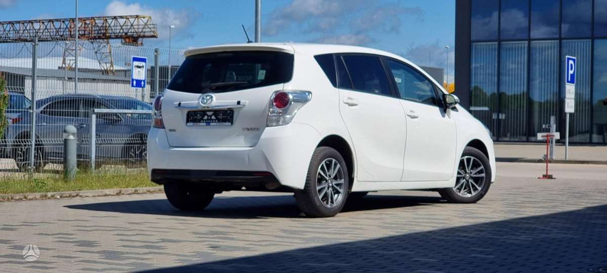 Toyota Verso 2014 — двигун 1600 cm³, 111 HP (82kW)
