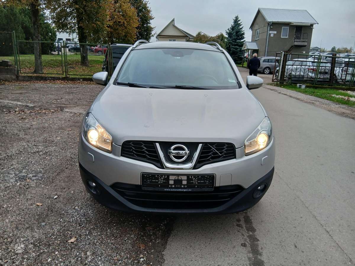 Nissan Qashqai+2 2013 — rear view