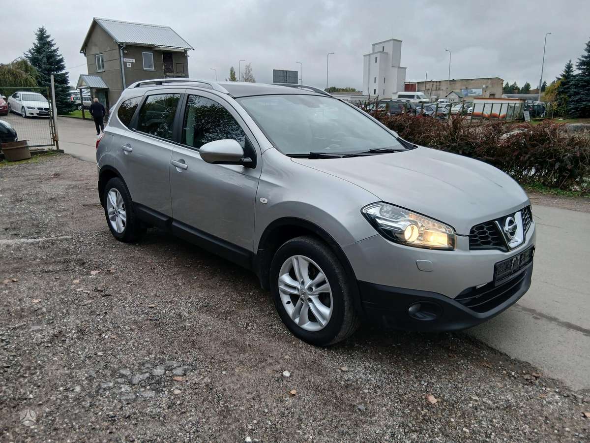 Nissan Qashqai+2 2013 — interior
