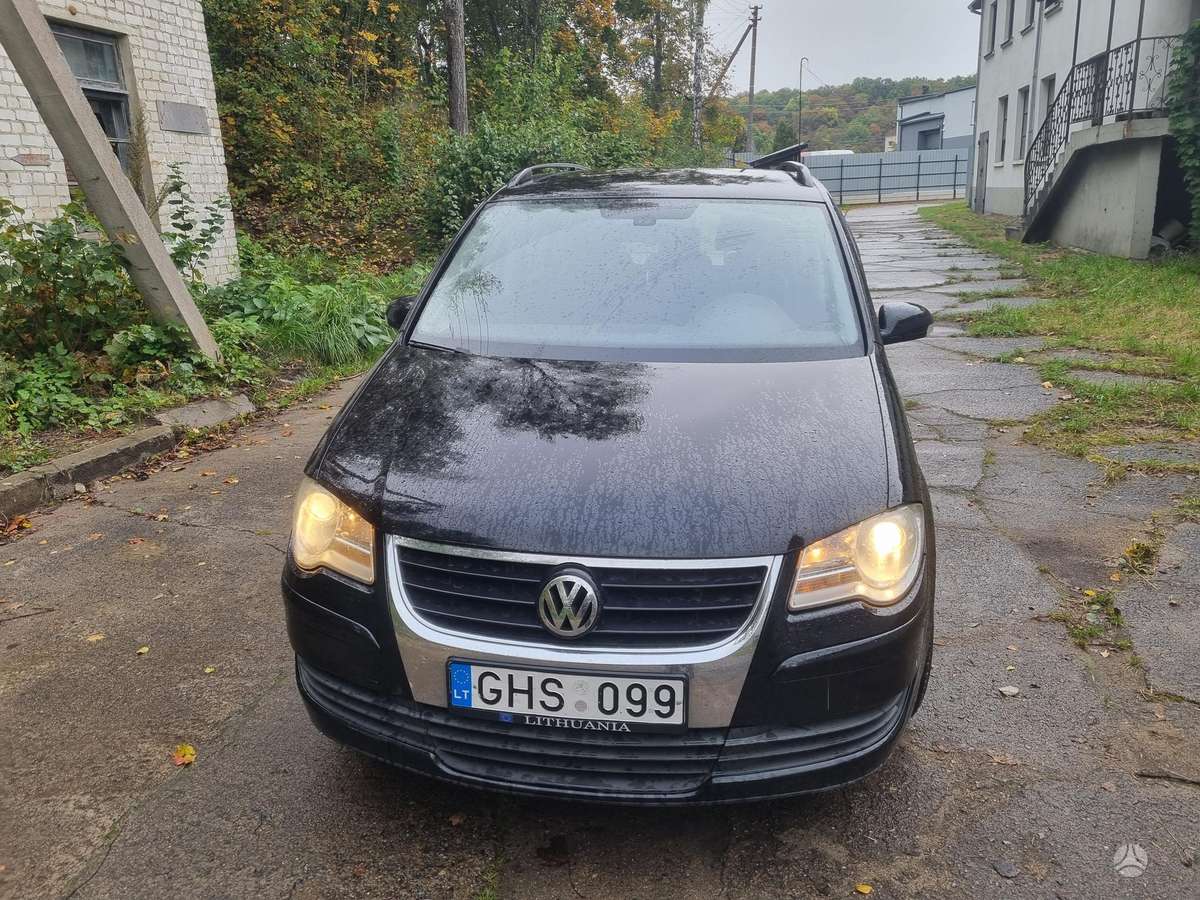 Volkswagen Touran 2007 — вигляд ззаду