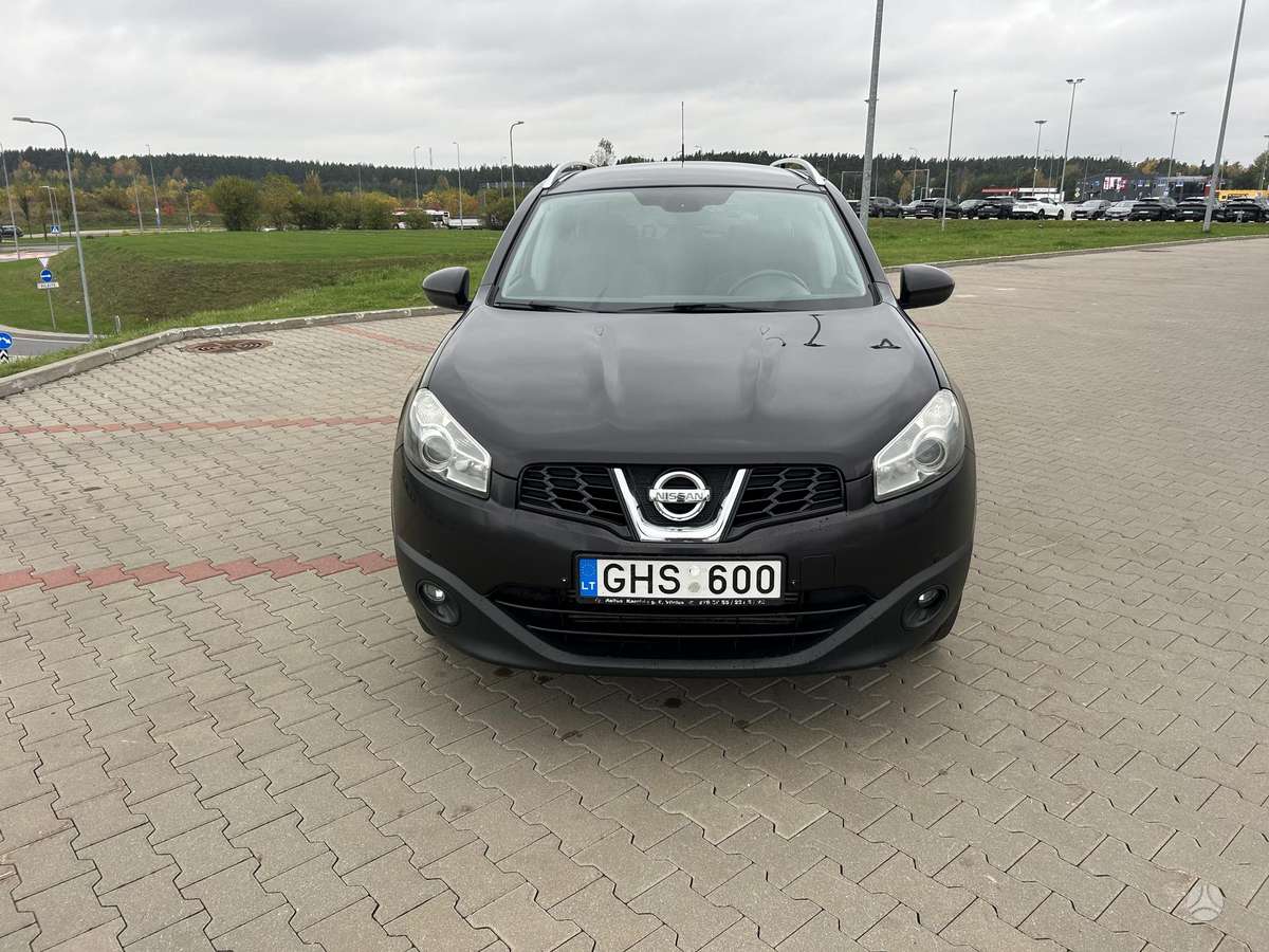 Nissan Qashqai+2 2010 — interior