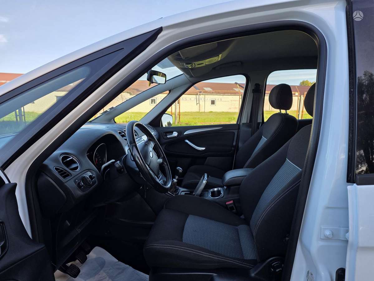 Ford S-MAX 2014 — photo 13