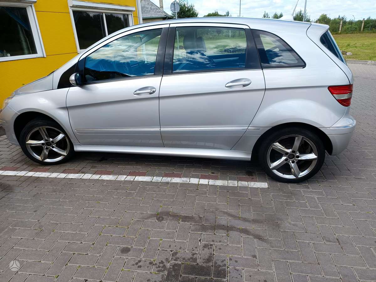 Mercedes-Benz B200 2006 — interior