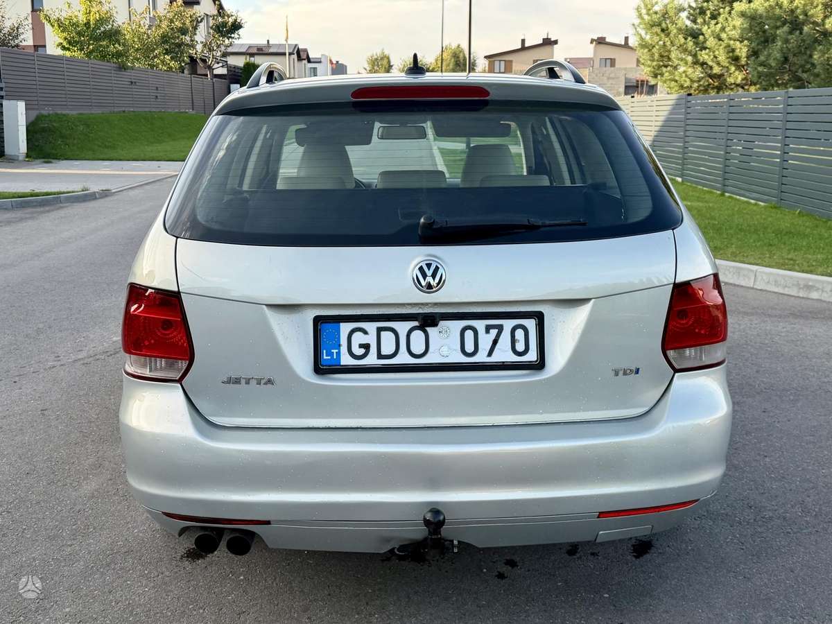 Volkswagen Golf 2010 — engine 2000 cm³, 140 HP (103kW)