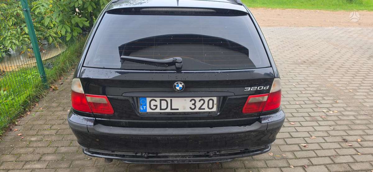 BMW 320 2005 — салон