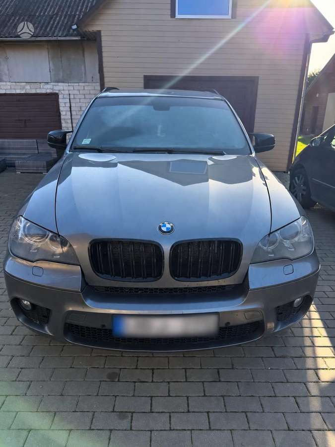 BMW X5 2008 — rear view