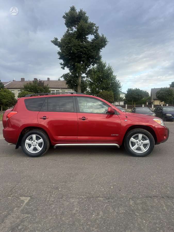 Toyota RAV4 2009 — салон