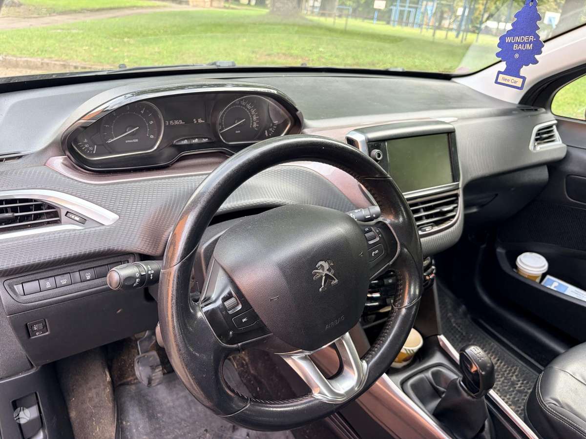Peugeot 2008 2015 — photo 10