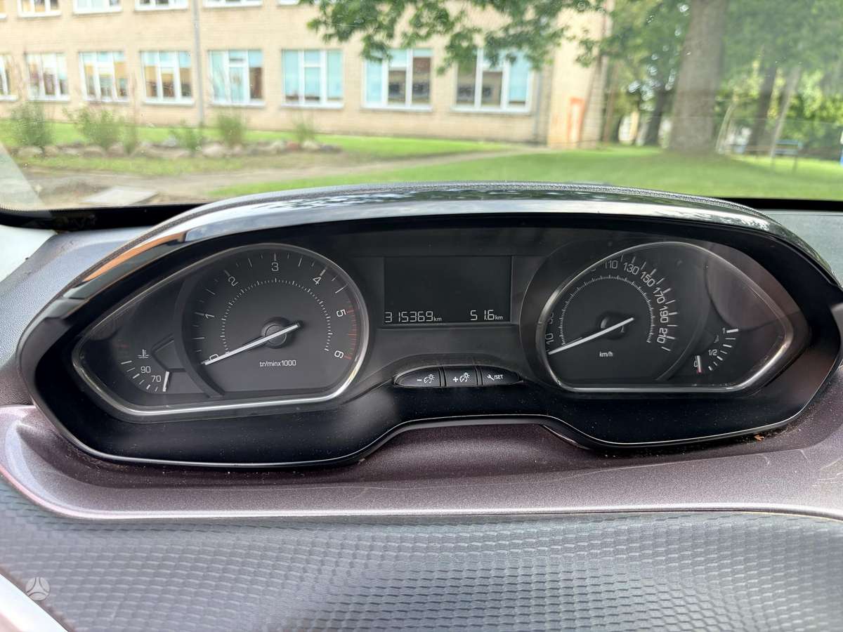 Peugeot 2008 2015 — photo 11