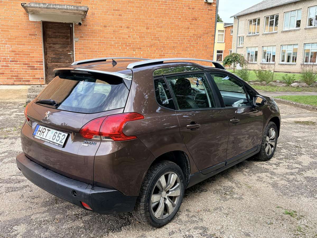 Peugeot 2008 2015 — engine 1560 cm³, 92 HP (68kW)
