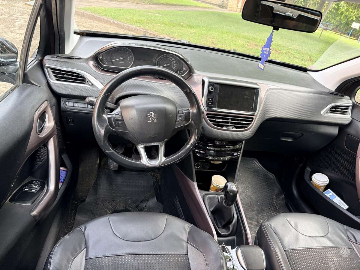 Peugeot 2008 2015 — photo 8