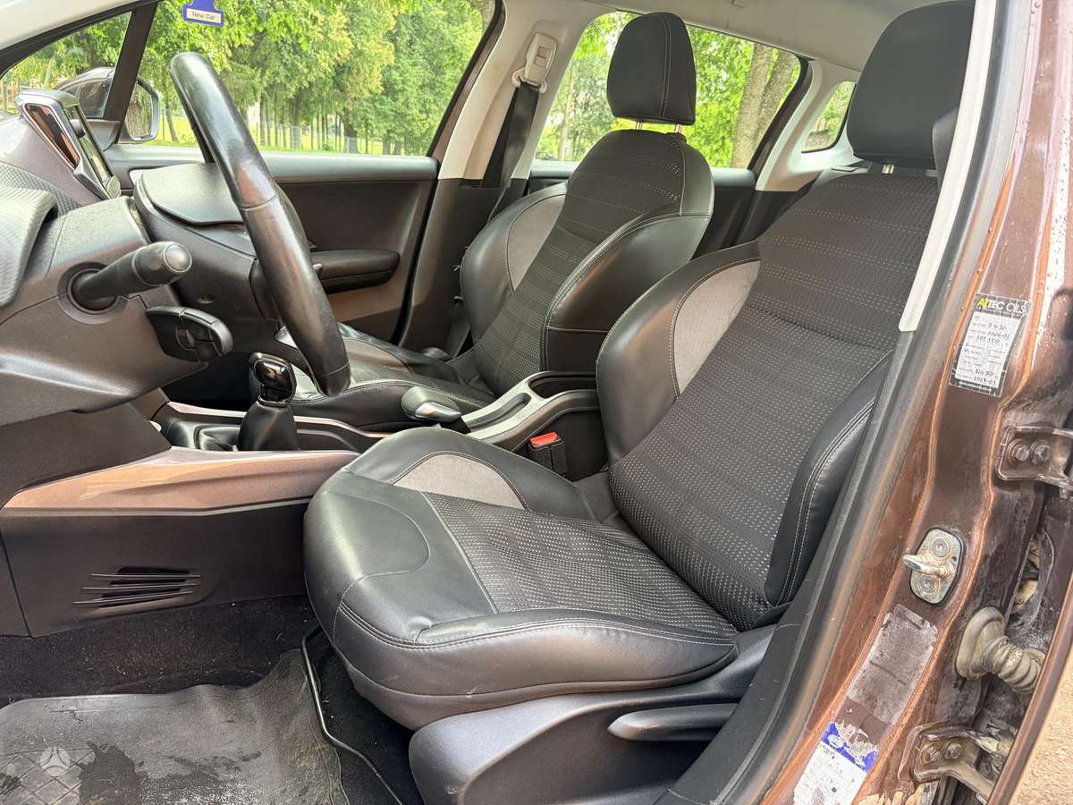 Peugeot 2008 2015 — photo 9