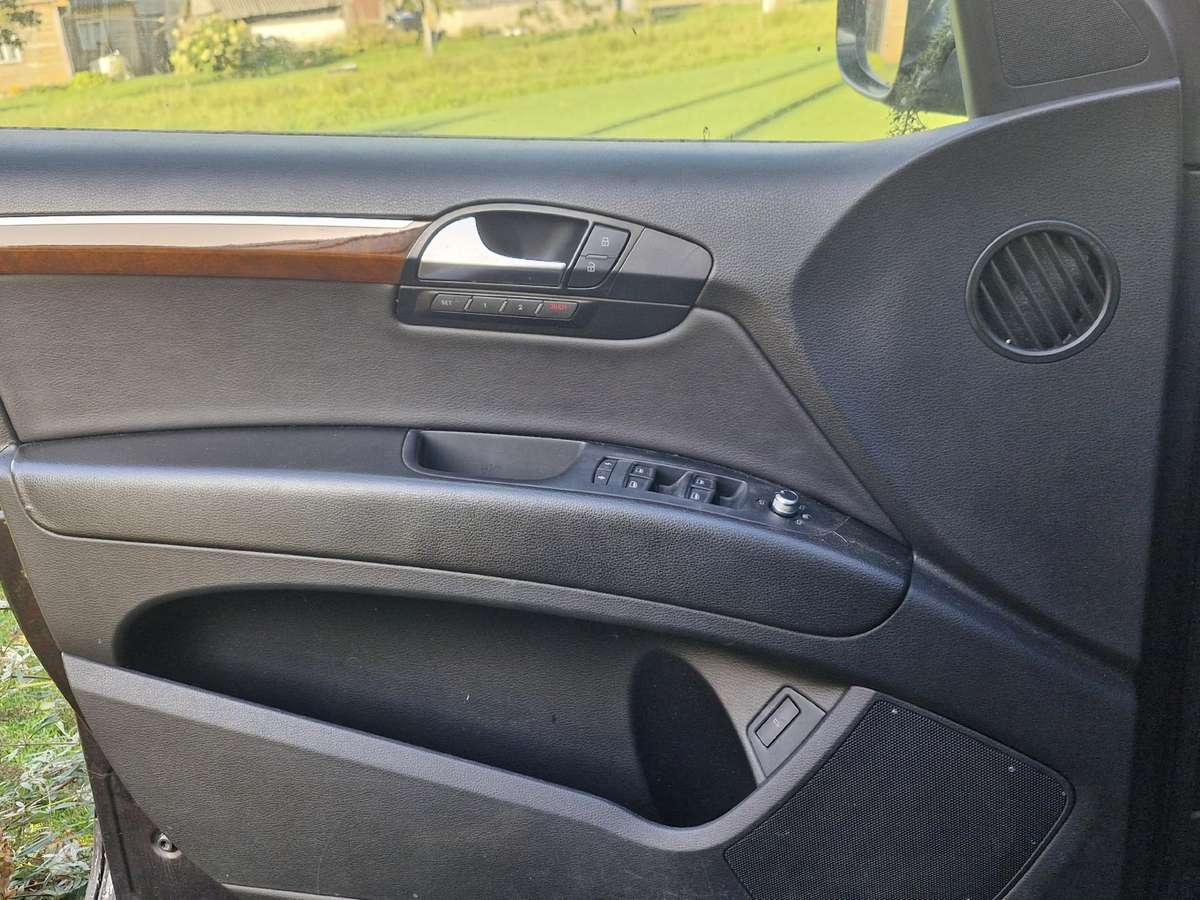 Audi Q7 2012 — photo 10