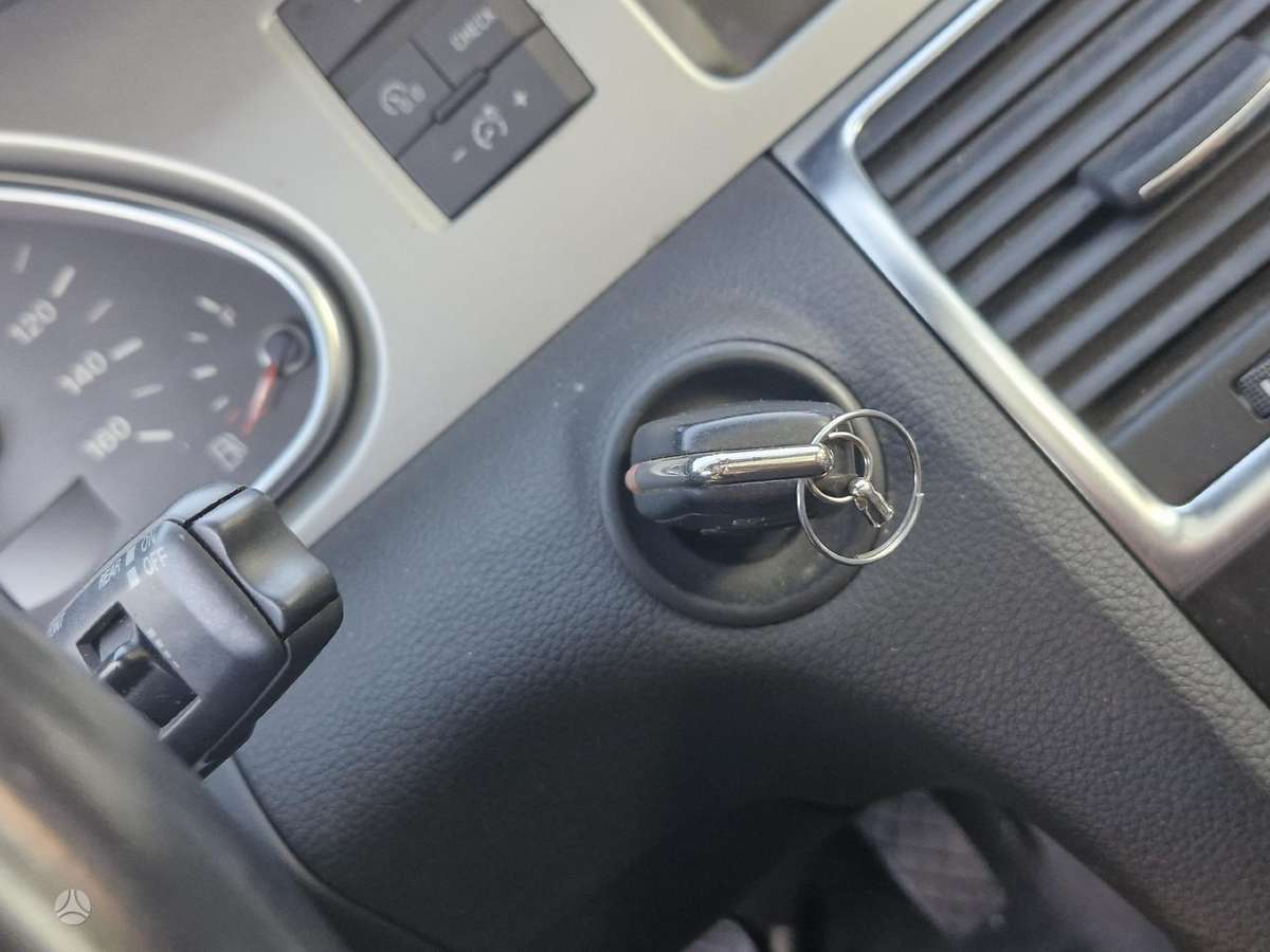 Audi Q7 2012 — photo 8