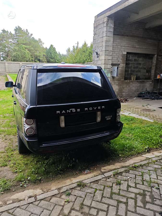 Land Rover 2011 — rear view