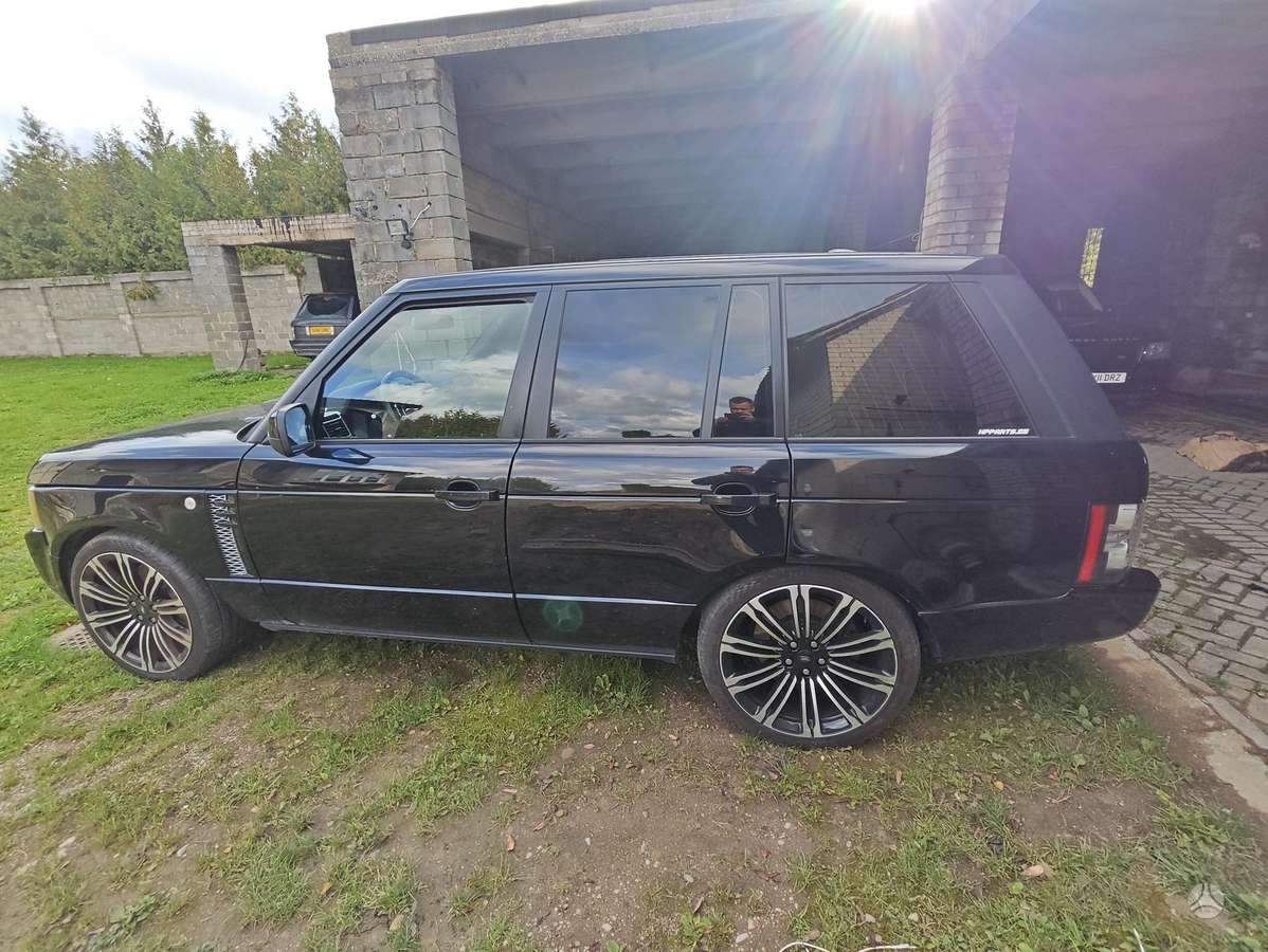 Land Rover 2011 — engine 4390 cm³, 313 HP (230kW)
