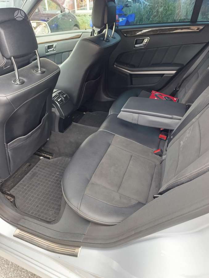 Mercedes-Benz E220 2011 — photo 7