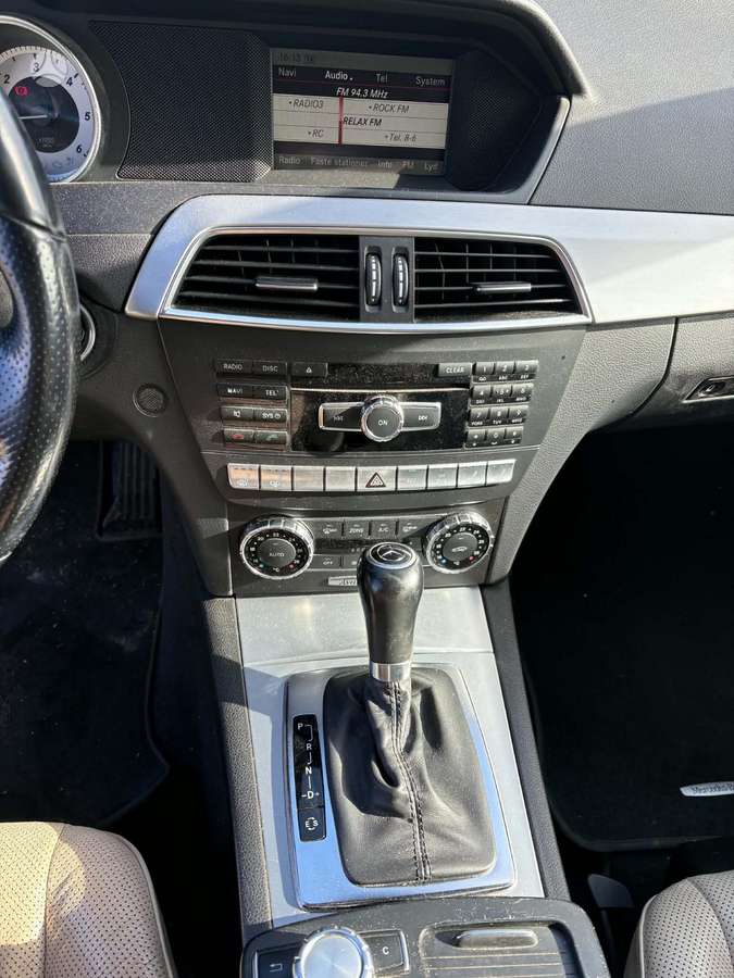 Mercedes-Benz C220 2012 — photo 10