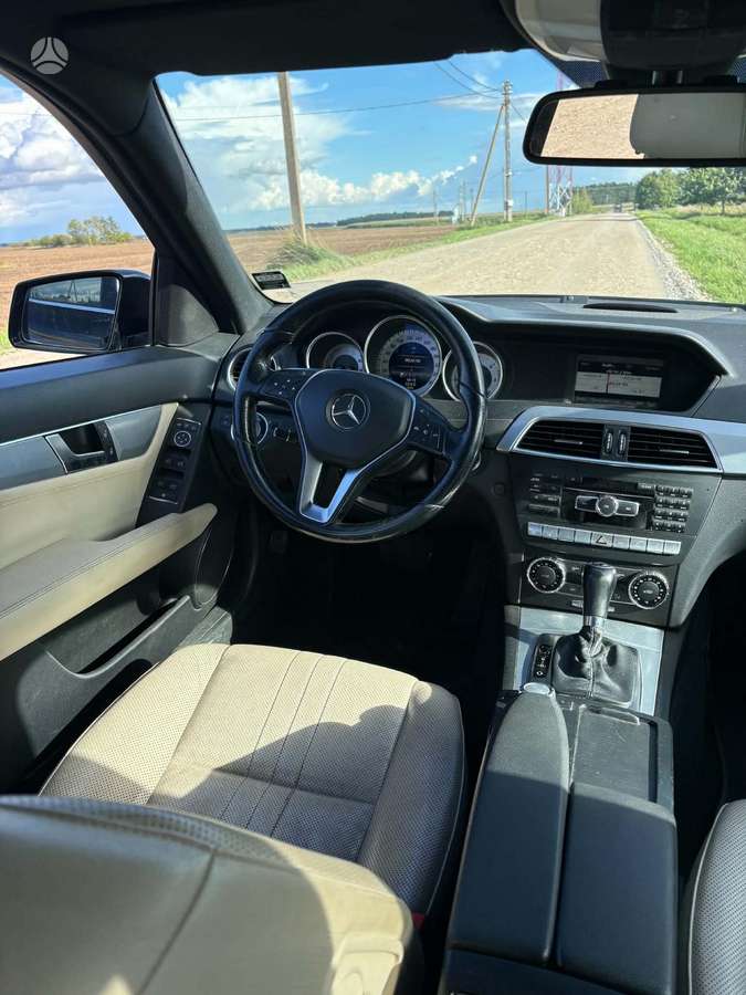 Mercedes-Benz C220 2012 — photo 12