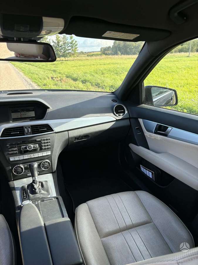 Mercedes-Benz C220 2012 — photo 13