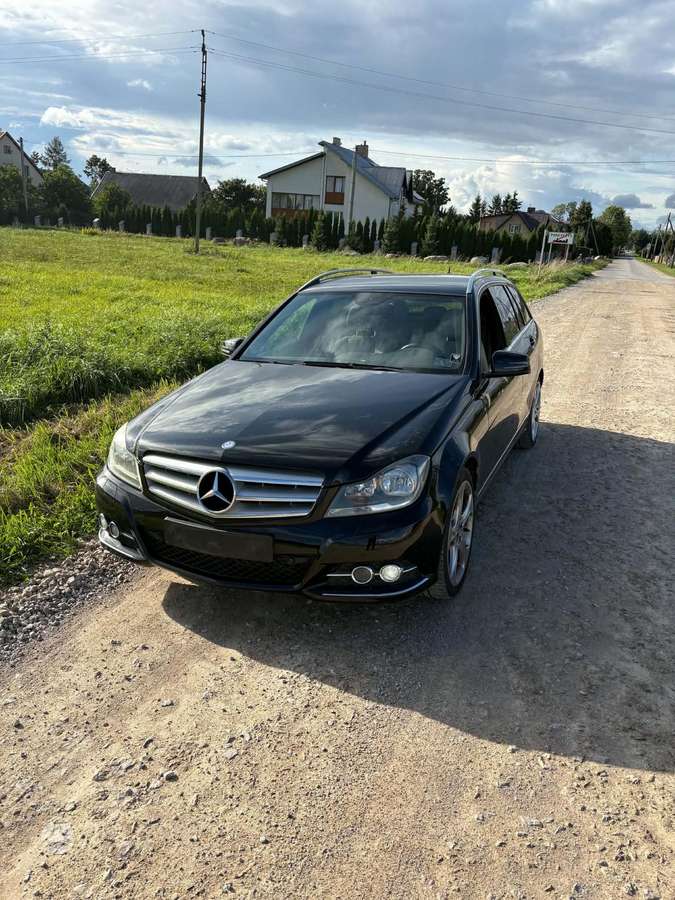 Mercedes-Benz C220 2012 — rear view