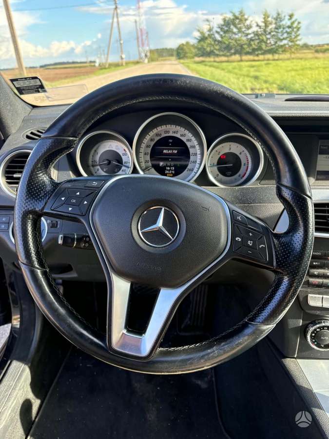 Mercedes-Benz C220 2012 — photo 8