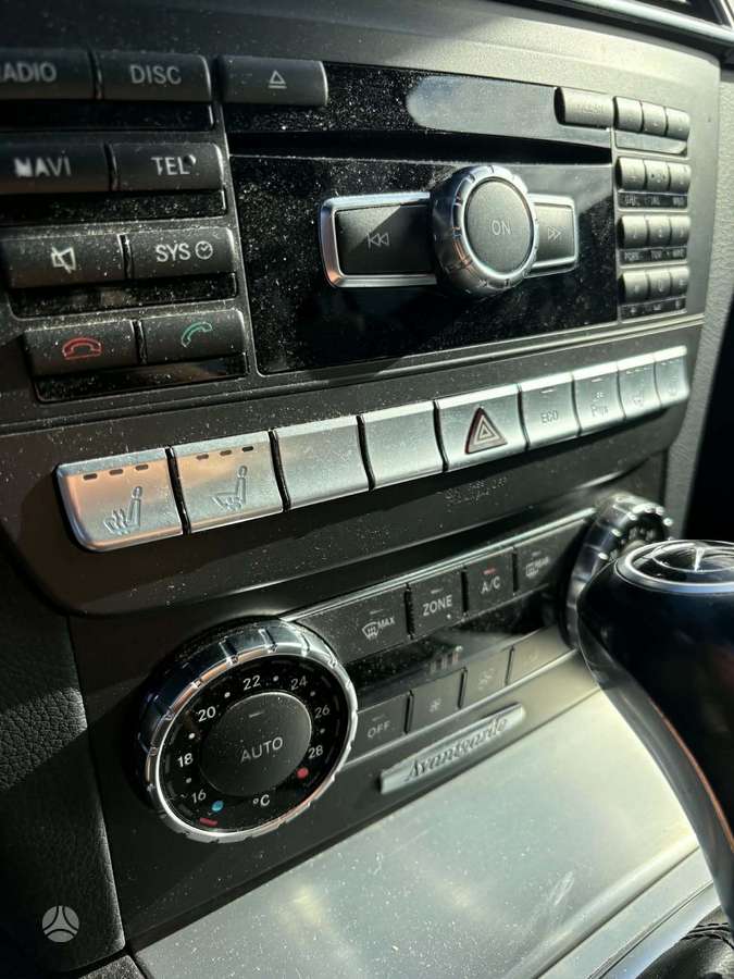 Mercedes-Benz C220 2012 — photo 9