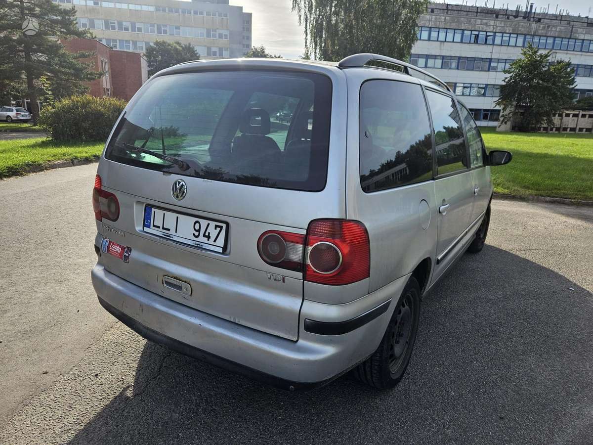 Volkswagen Sharan 2004 — rear view