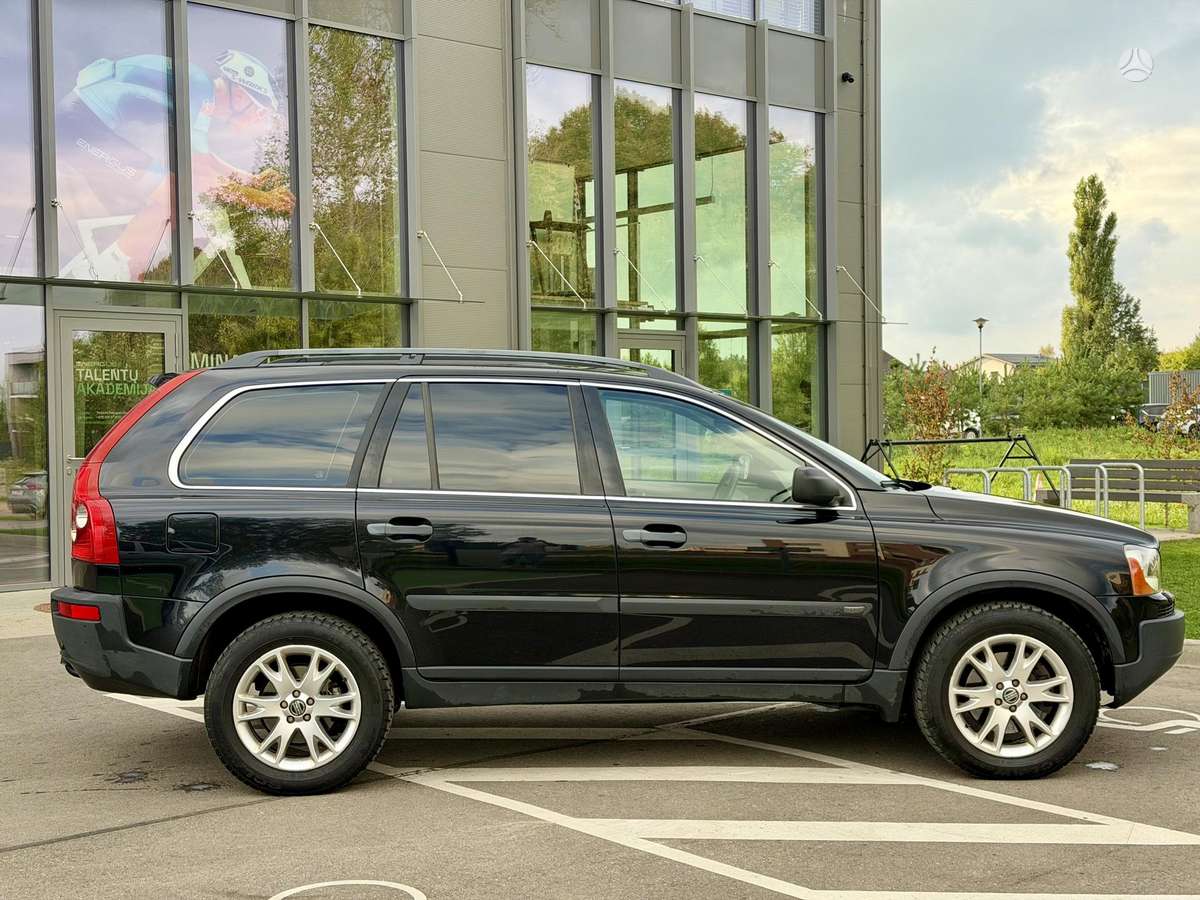 Volvo XC90 2005 — rear view