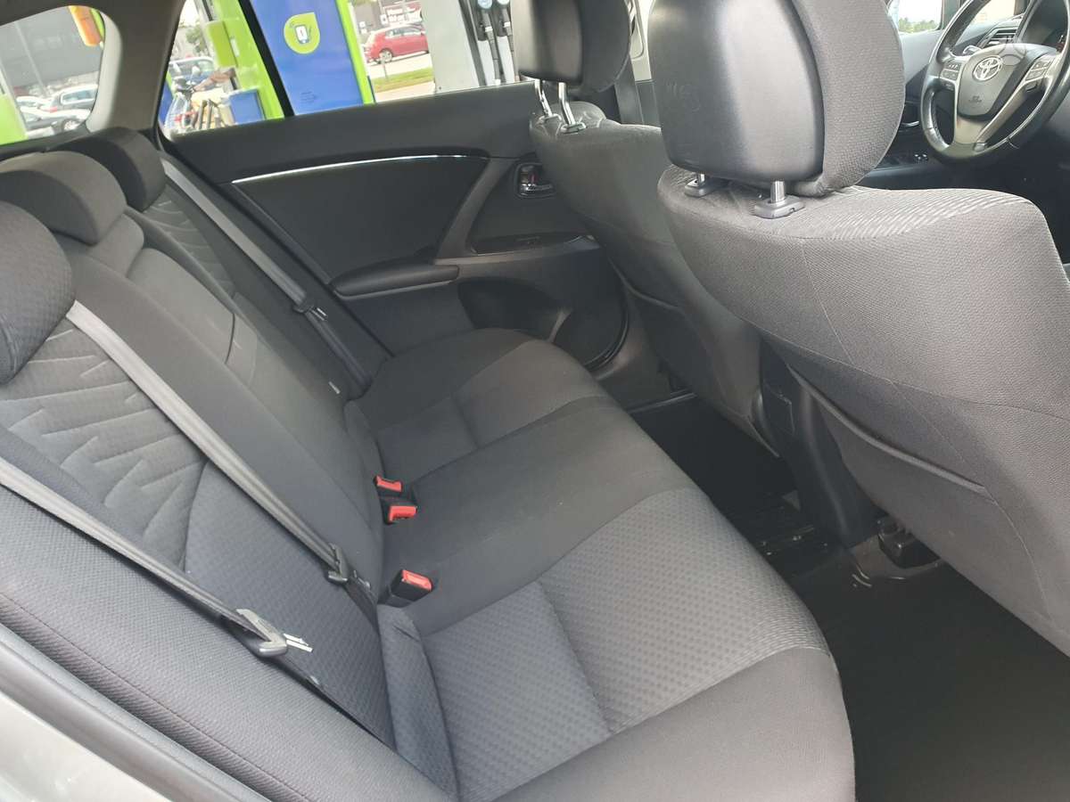 Toyota Avensis 2010 — photo 10