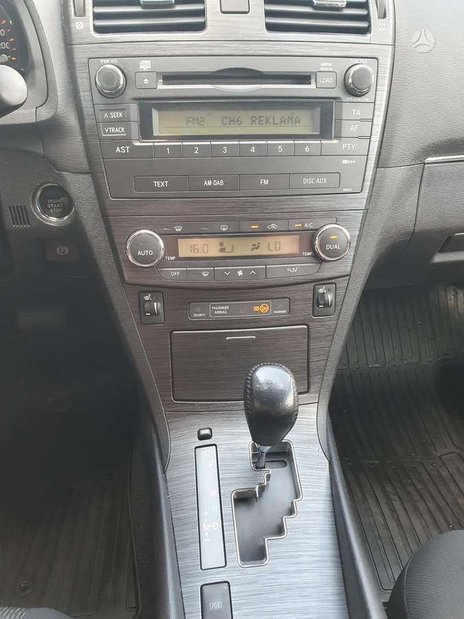 Toyota Avensis 2010 — photo 12