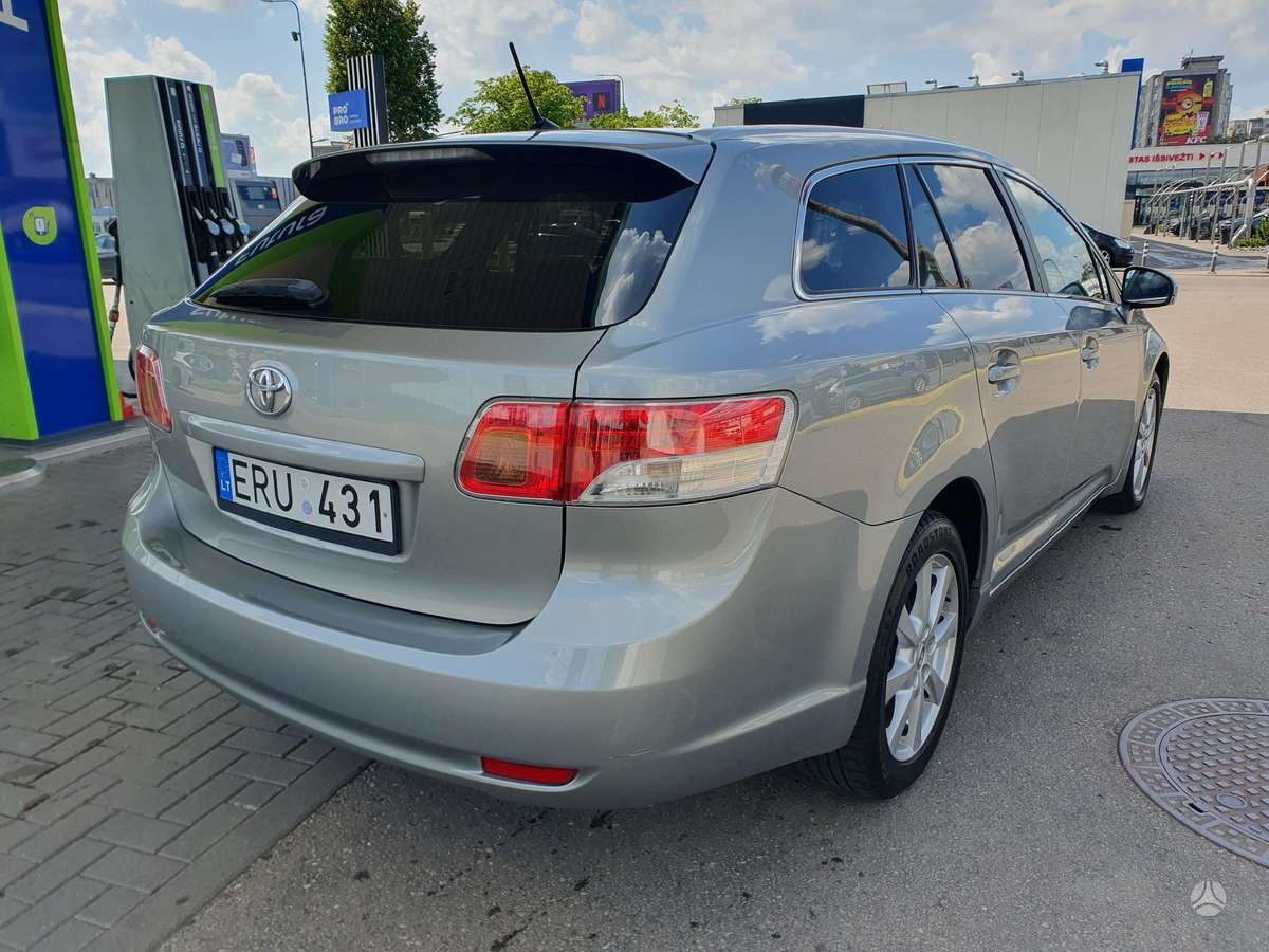 Toyota Avensis 2010 — engine 1800 cm³, 147 HP (108kW)
