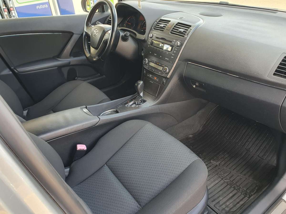 Toyota Avensis 2010 — photo 8