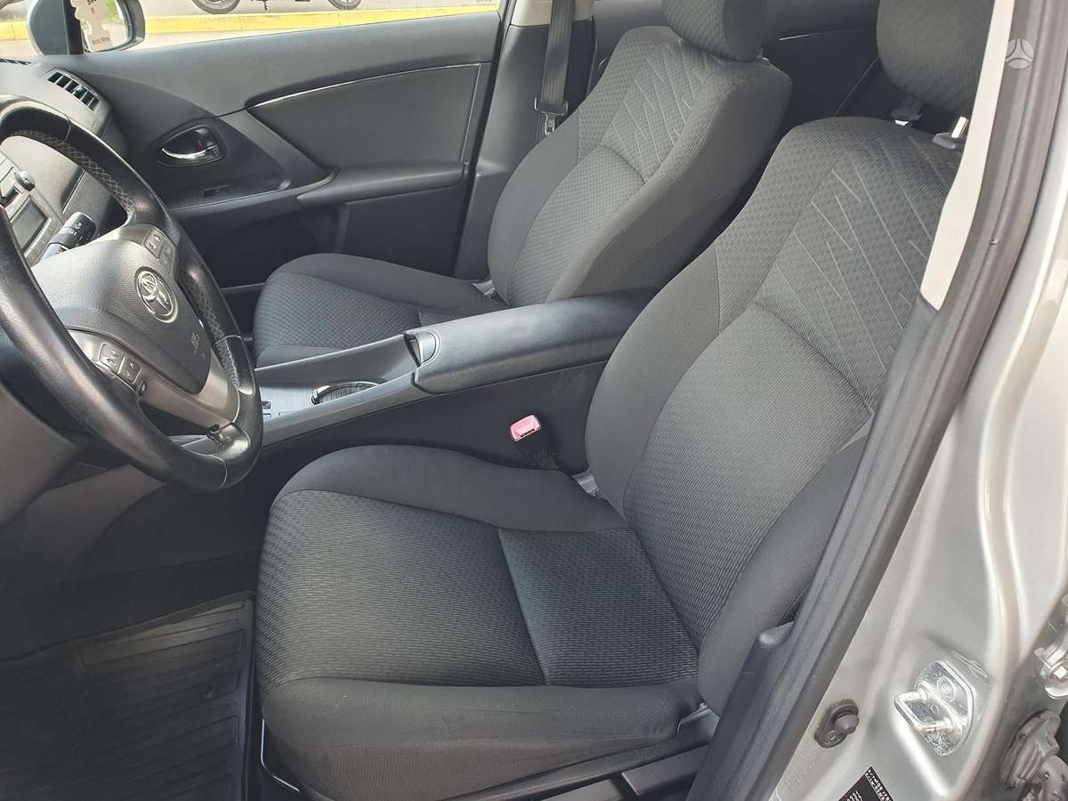 Toyota Avensis 2010 — photo 9
