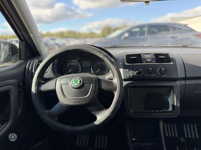 Skoda Fabia 2011 — photo 16
