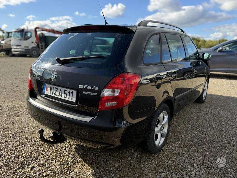 Skoda Fabia 2011 — photo 5