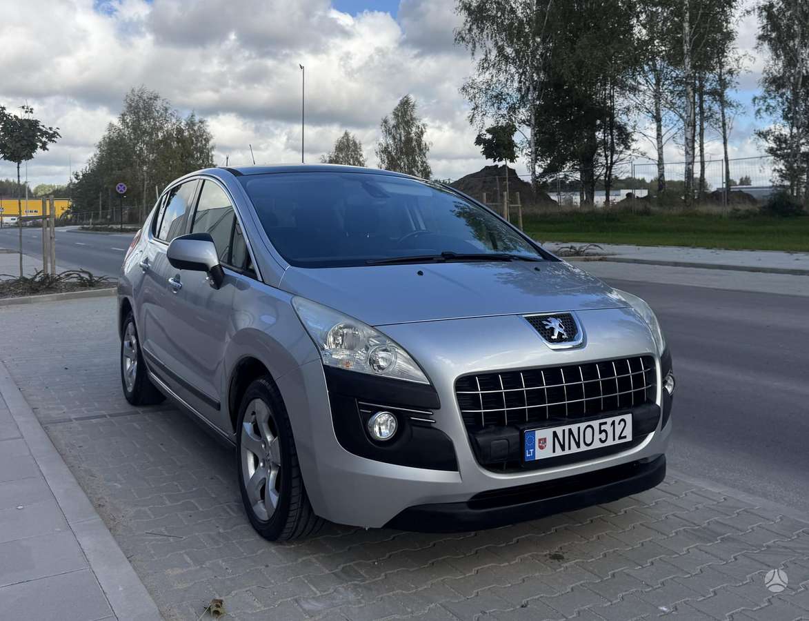Peugeot 3008 2010 — rear view