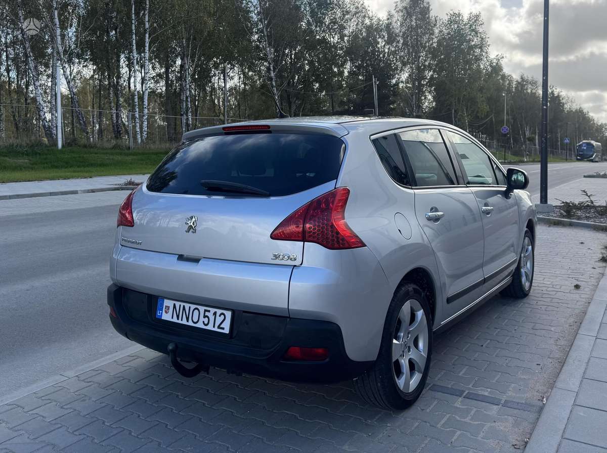 Peugeot 3008 2010 — interior