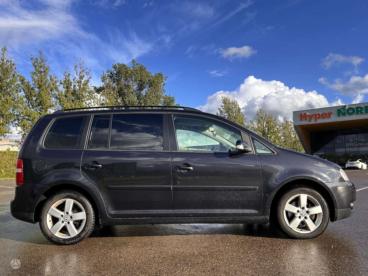 Volkswagen Touran 2006 — interior