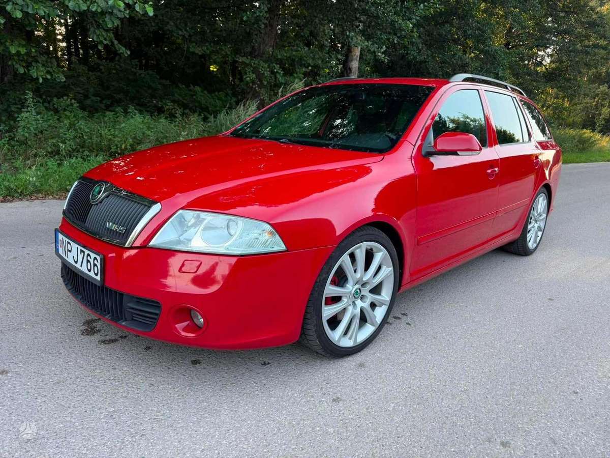 Skoda Octavia 2007 — rear view