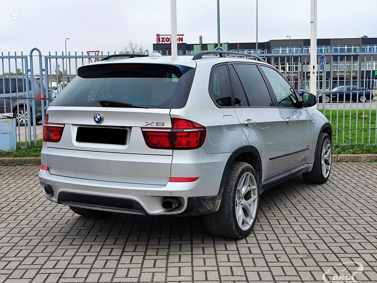 BMW X5 2013 — interior