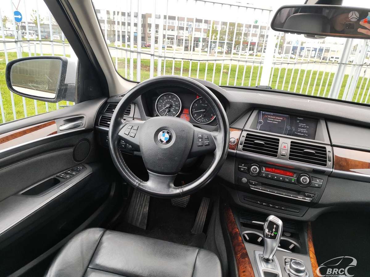 BMW X5 2013 — engine 2979 cm³, 300 HP (221kW)