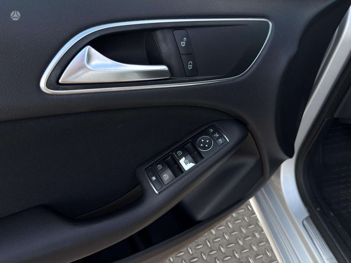Mercedes-Benz B180 2013 — photo 13
