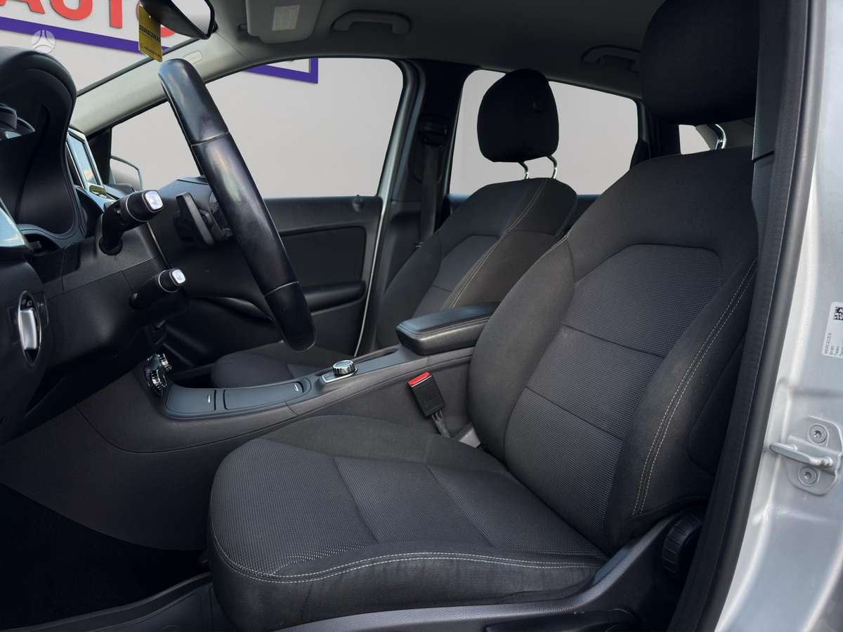 Mercedes-Benz B180 2013 — photo 14