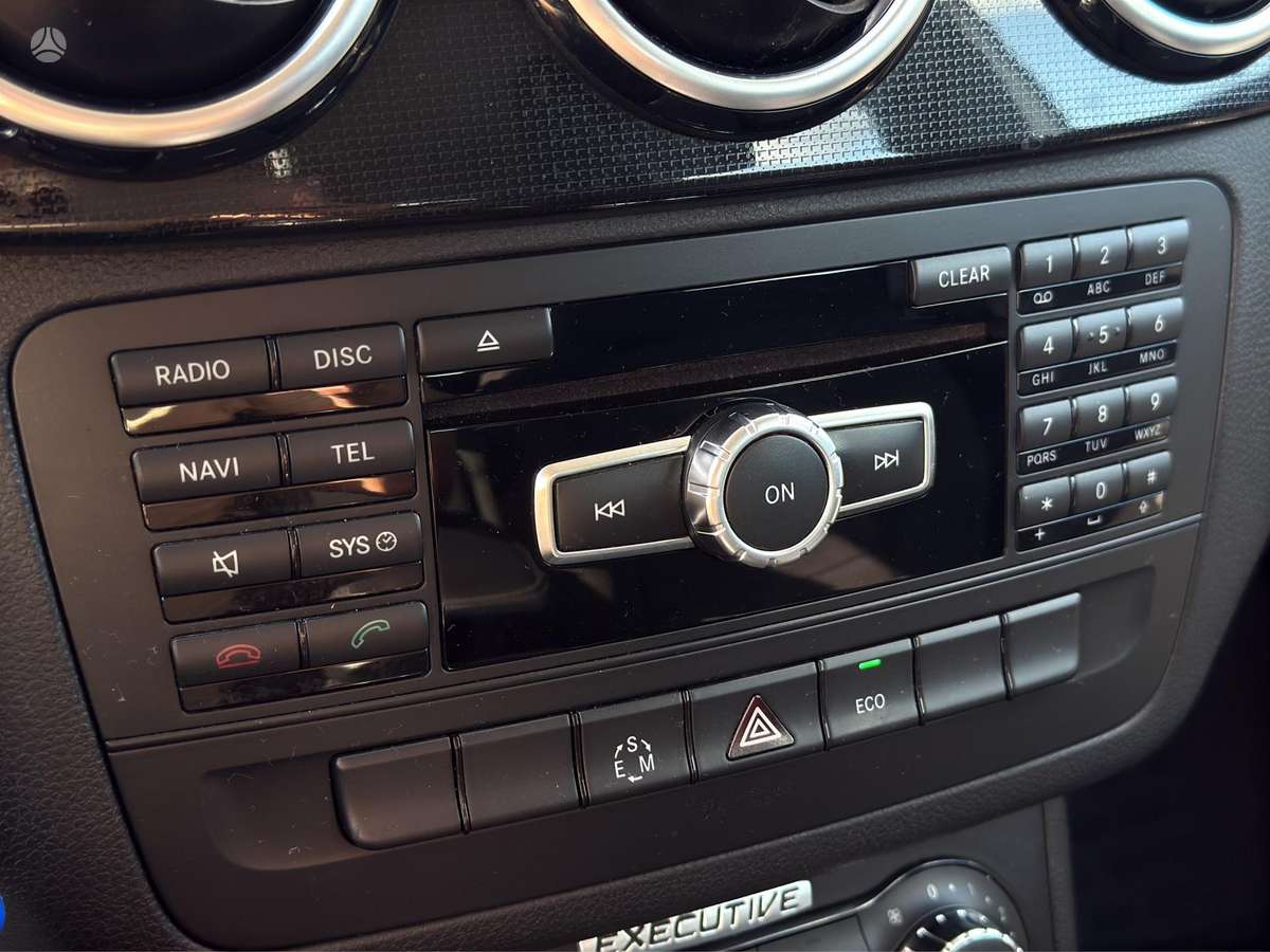 Mercedes-Benz B180 2013 — photo 17