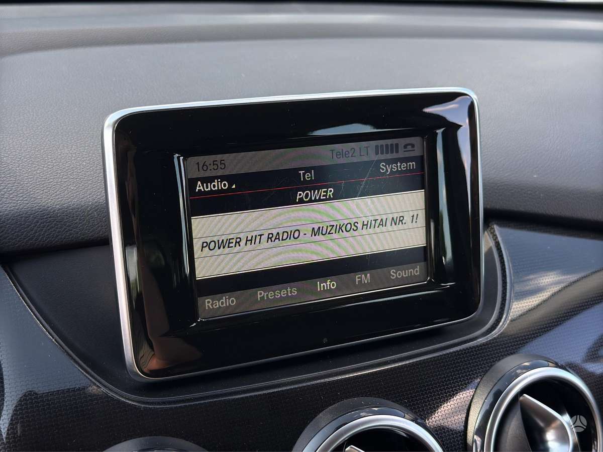 Mercedes-Benz B180 2013 — photo 18