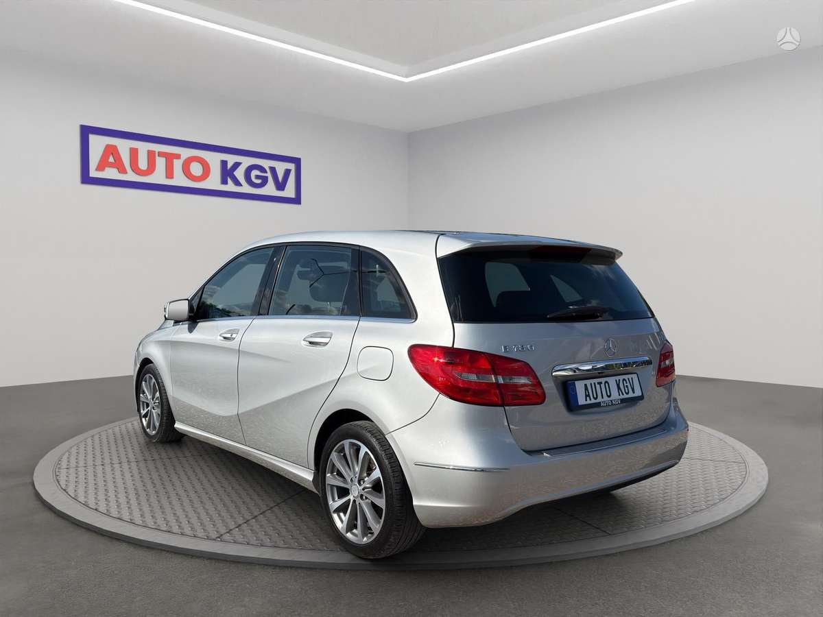 Mercedes-Benz B180 2013 — interior