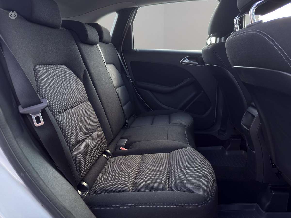 Mercedes-Benz B180 2013 — photo 9