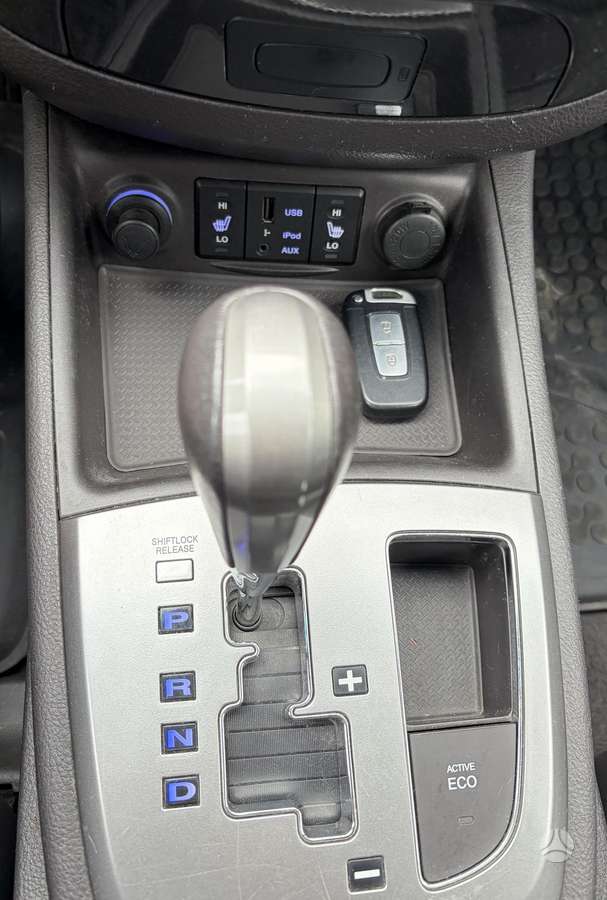 Hyundai Santa 2011 — photo 10