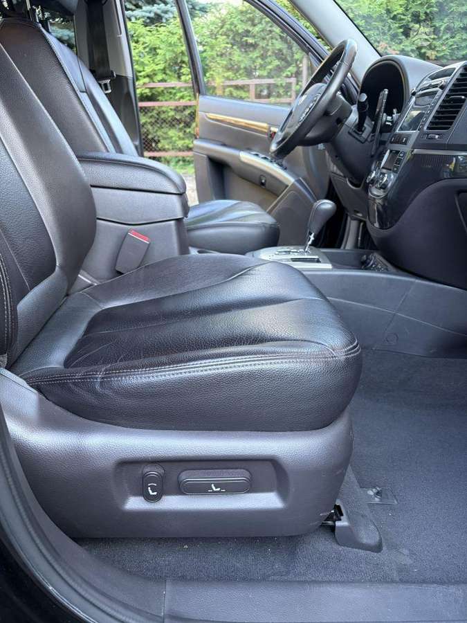Hyundai Santa 2011 — photo 12